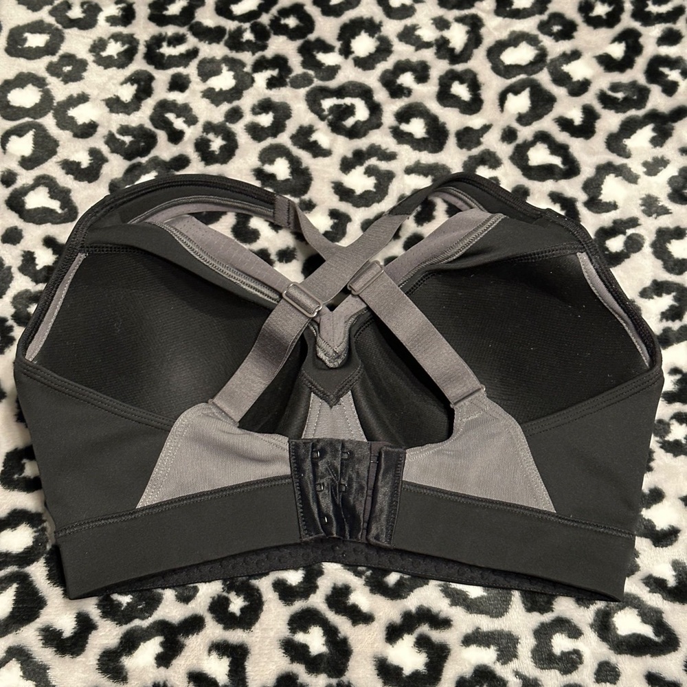 Adidas 34D Black & Gray Cross-back Adjustable Straps Sports Bra - Picture 3 of 11